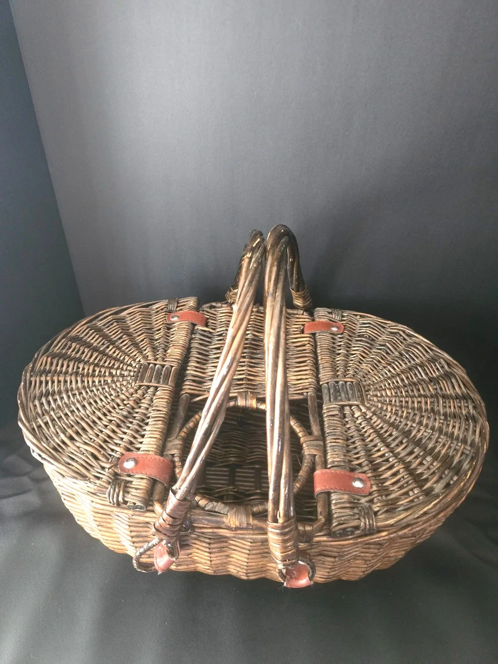 Vintage Wicker Picnic Basket Oval Handled Bottle of Wine Holder